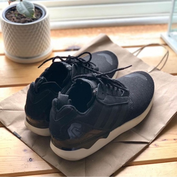 Men’s ADIDAS Boost sneakers 9.5 US - Picture 2 of 9